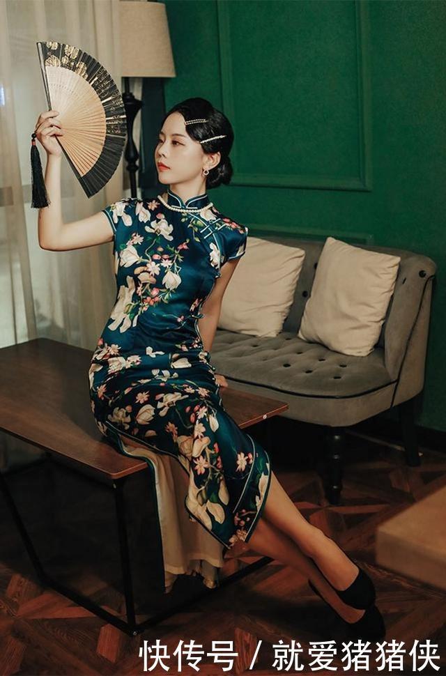 展现出|牛仔裤轻松秀出修长的双腿,展现出活泼又可人的自己