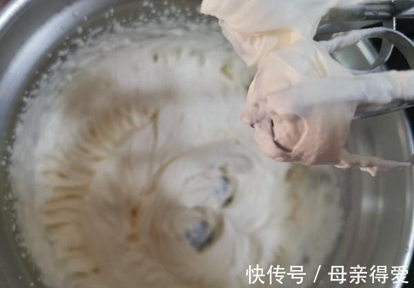 柠檬汁|空心泡芙,填入芒果冰淇淋,果酸成了甜蜜的幸福桥梁