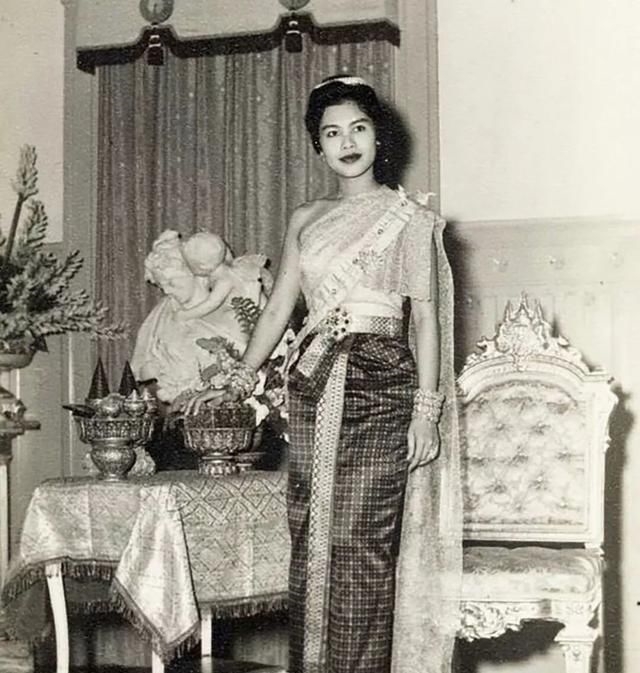 细数诗丽吉王后的传统服装,款款精美绝伦,不愧是泰国第一美人