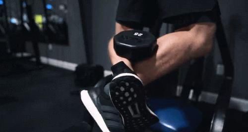 技巧|这样练双杠，胸想不大都难！详细分析动作，让你全面了解训练技巧