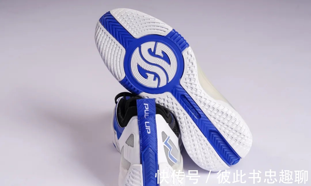 球鞋开箱:361度最新篮球鞋,3块TPU很有个性!