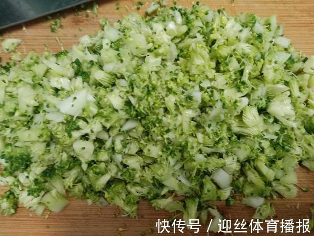 清脆|西兰花不炒肉,教你独特吃法,只需十分钟就上桌,口感清脆又好吃