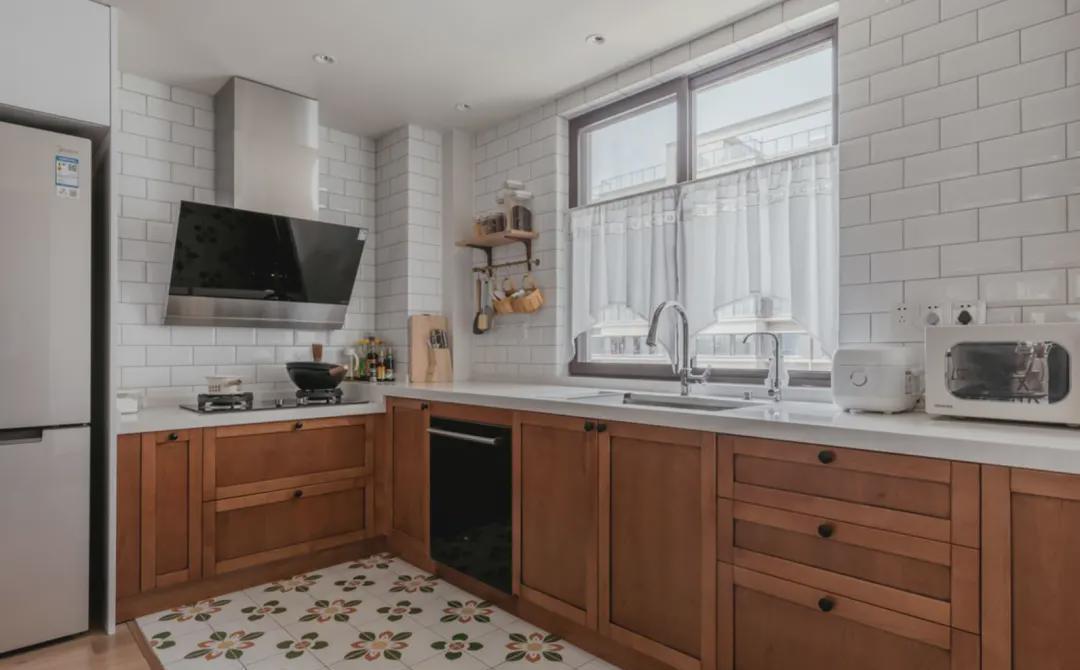 客厅|家里收纳位置少,建议墙体做错位处理,完工后既实用又显气质