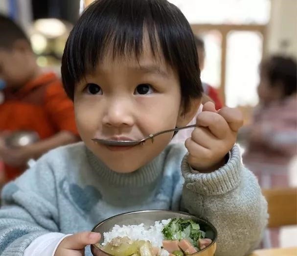 小文|有种爱叫家长拿手菜,实则吃一次等于吃5包泡面,易伤脾积食