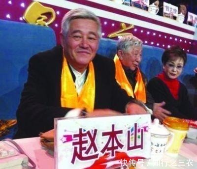 草根|“大衣哥”回《星光大道》当评委遭批,那他当评委够不够资格