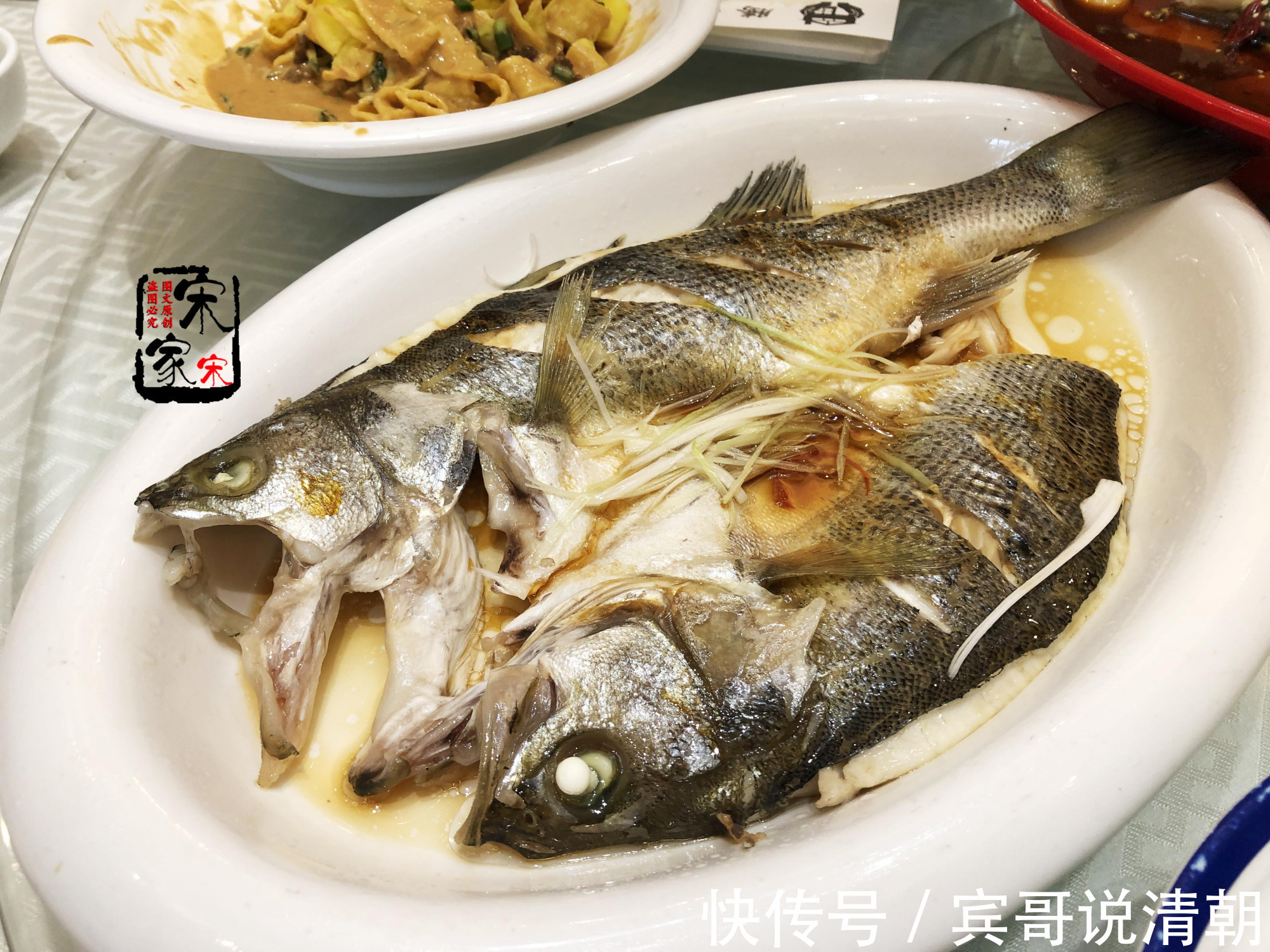 孩子3周岁宴席，880元标准上了27道菜，客人吃完说贵了！