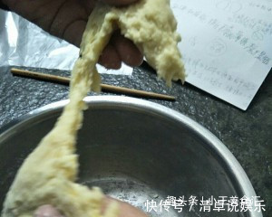 做面包不用买烤箱了,教你一招,用普通锅就能做,2分钟就学会