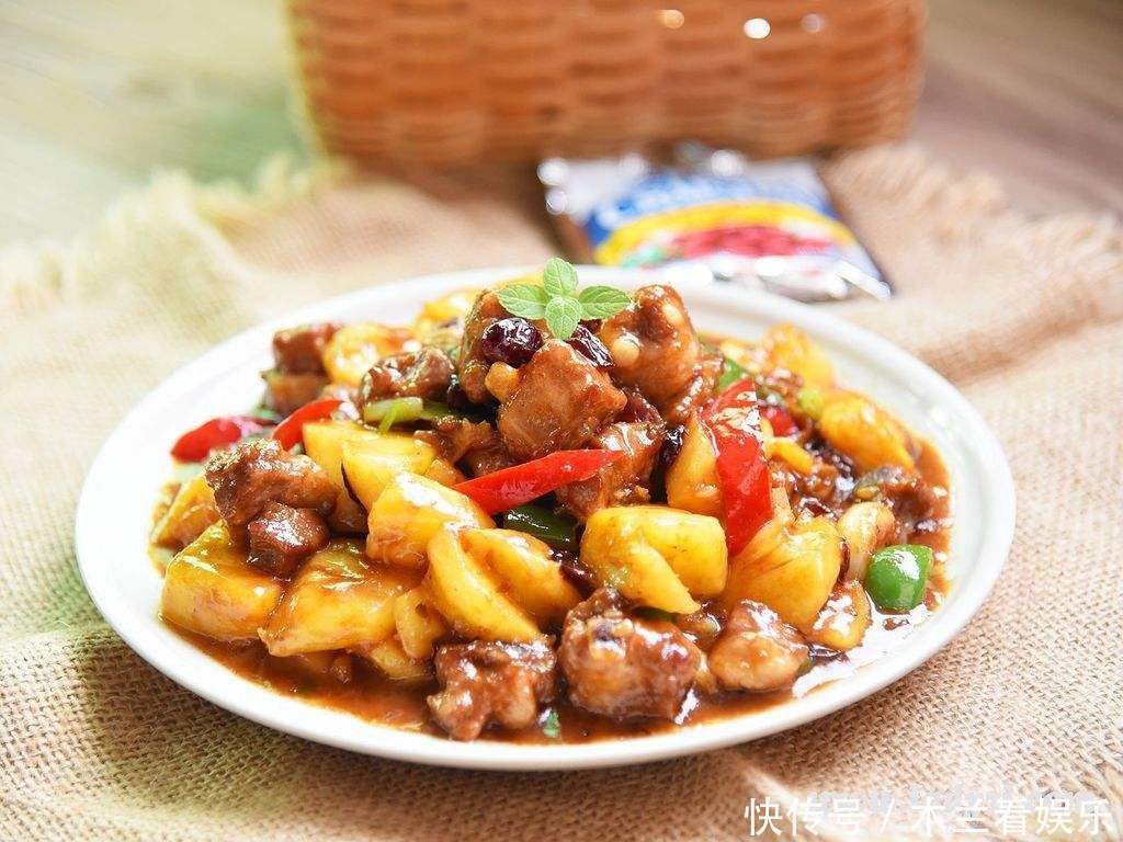 口感|教你一道菠萝咕咾排骨,口感酸甜促进代谢,增加肠胃蠕动!