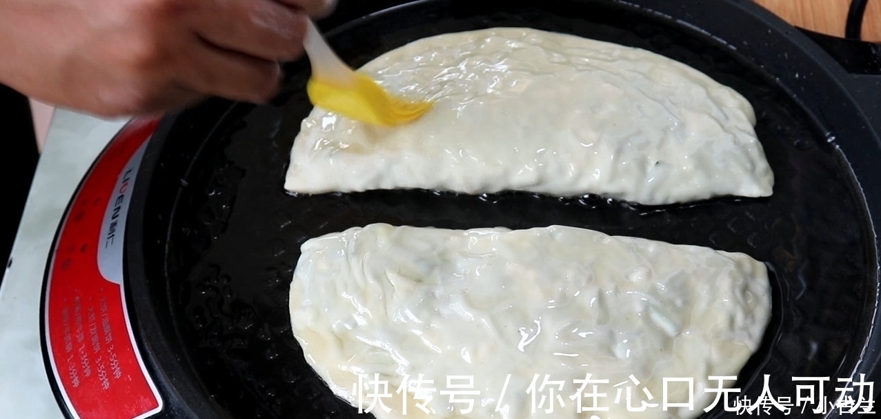 面片|韭菜盒子最好吃的做法,开水一烫,做出来薄皮大馅,太香了