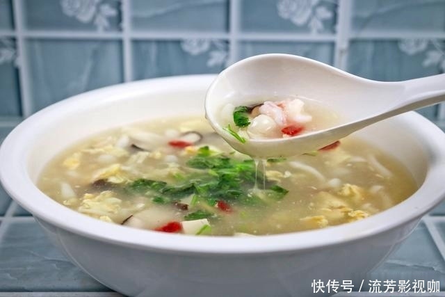 秋燥|初秋微凉,就爱一锅三鲜汤,暖胃降秋燥,加上这道食材,满口鲜香