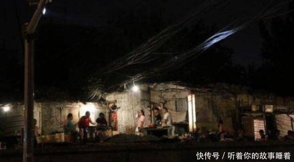 太火了!火车站旁边卖方便面,年入百万,吃的人络绎不绝!