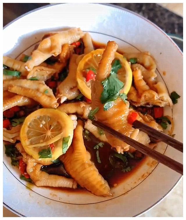 让家人多吃两碗米饭的家常菜,荤素搭配,色香味俱全,味道不错