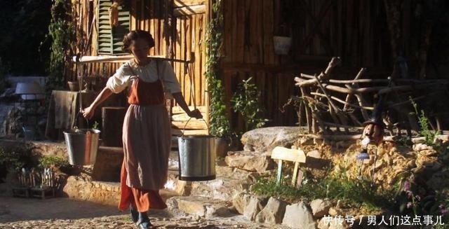 李子|另类“李子柒”,失恋后归隐山林,改旧宅,日子美如“世界名画”