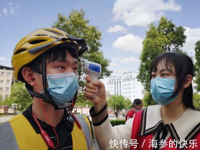 |上学搞笑段子:爸下午抢了45个红包,两个老师都没抢过他……