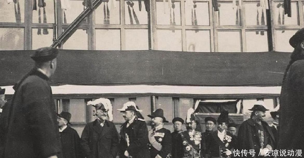 德国人|德国人拍摄的慈禧出殡照:场面十分浩大,图3轿夫竟面带笑容