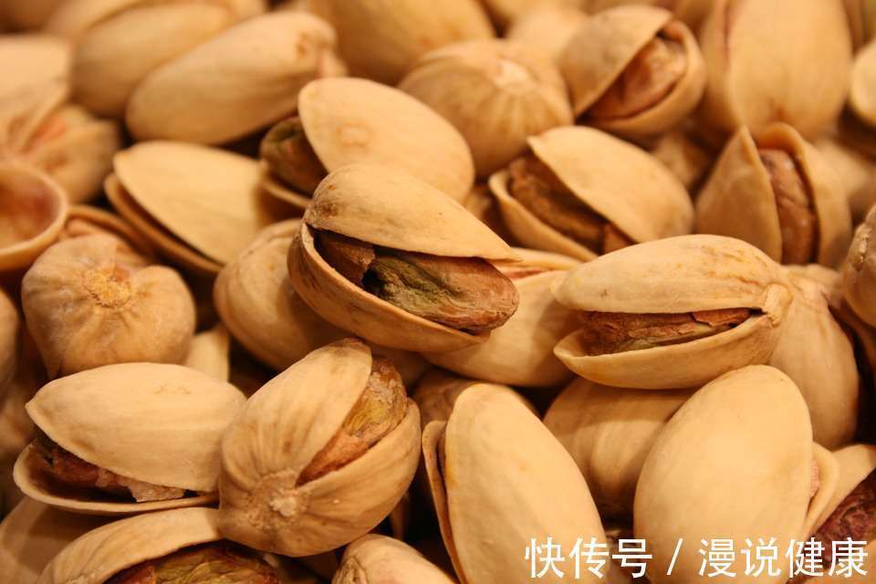 高血脂|说好的有益健康?一天一包坚果,为何女子连吃三个月查出高血脂?