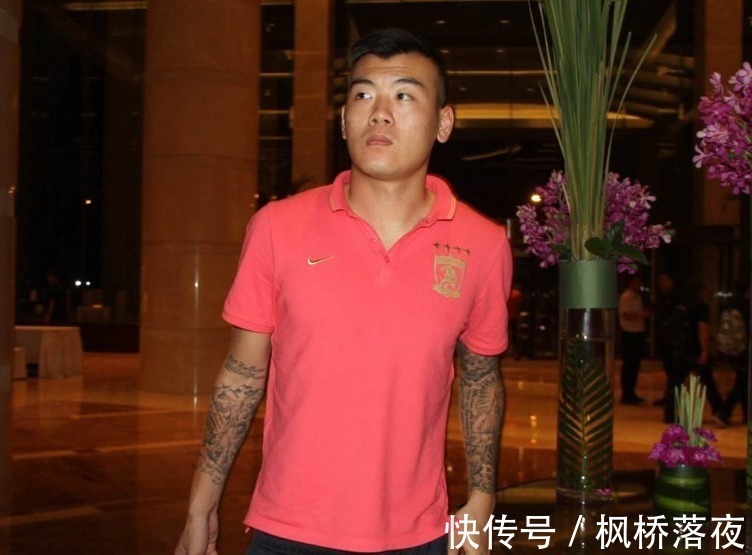 接班人|还觉得郑智第一接班人废了?一个鱼跃冲顶把中超豪门打服,真霸气!