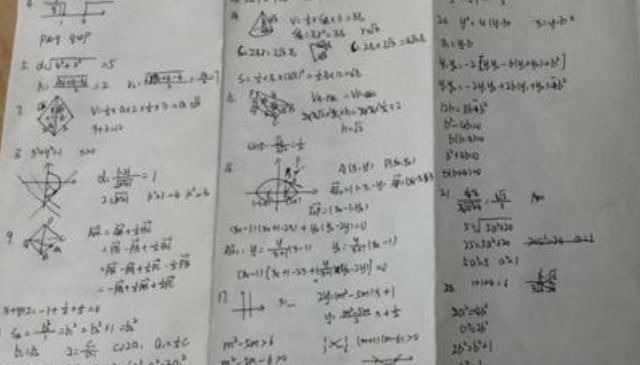 解题|“学霸草稿纸”火了,老师坦言孩子自不自律,看草稿纸就懂了