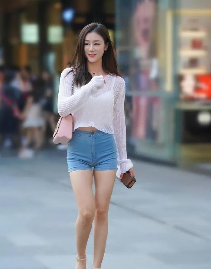 头发 非常有料的自信美女,蓬乱的头发,优雅的姿态,青春又活泼的感觉