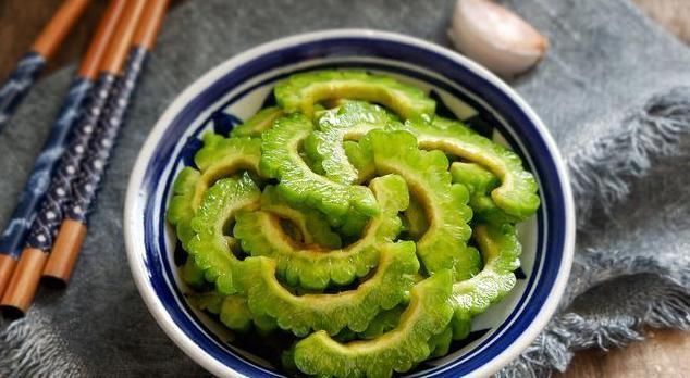 降糖减肥|高血糖最怕这个菜，56岁叔叔血糖高，隔三差五吃，血糖稳定4.0！