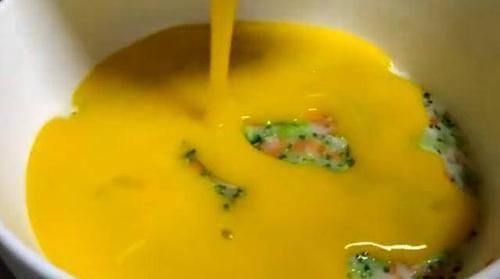 抢光|西兰花不要炒着吃了,教你新吃法,加4颗鸡蛋,出锅就抢光