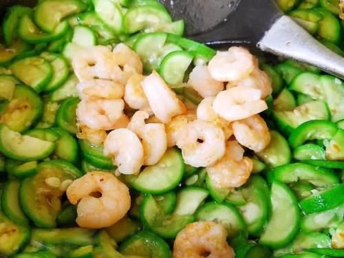 丝瓜虾仁，清甜鲜美，口感超爽滑！