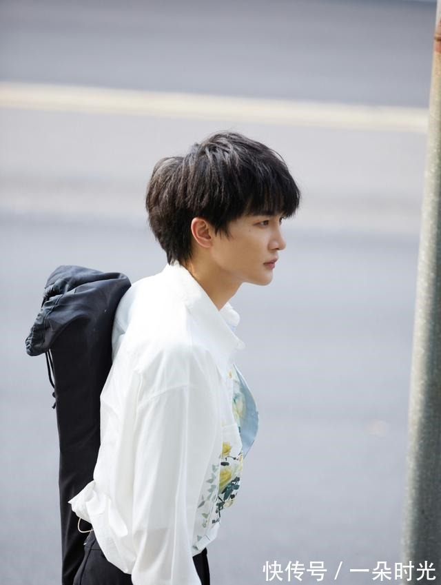 周深|为何《念念青春》会选择周深做首期嘉宾看到这句话,才知道缘由