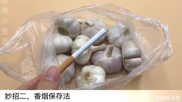 原来保存大蒜这么简单，放一年不干瘪不发芽，冬天不用花大价买了