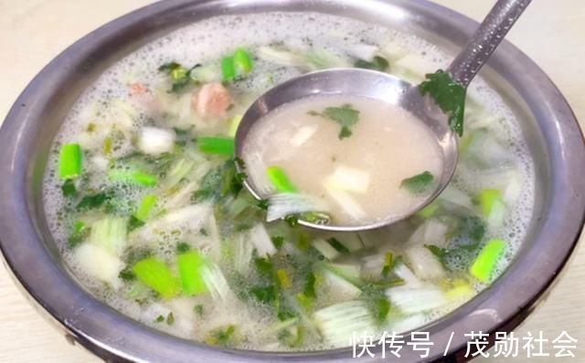 炖羊肉时,有人先焯水,有人直接炖,大厨:全都不对,教正确做法