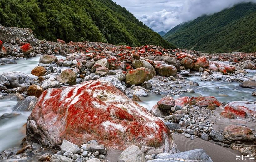 世界第一的红石滩 — 海螺沟红石滩