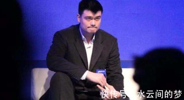 广厦队|CBA怎么了曾繁日垫脚,赵岩昊被打掉2颗牙,韩德君罕见发怒