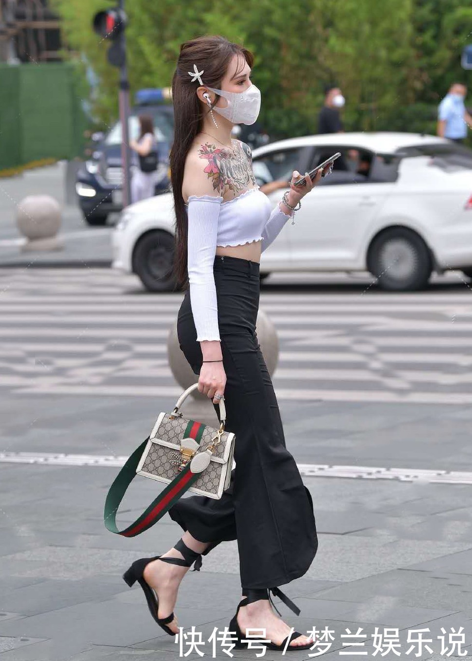 夏季简约率性的穿搭，一字肩短衫+开叉阔腿裤，尽显时尚潮流气息