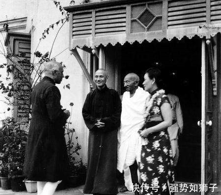 没好气|抗战时,蒋介石和美国人好,为何对英国人没好气色?因为她!