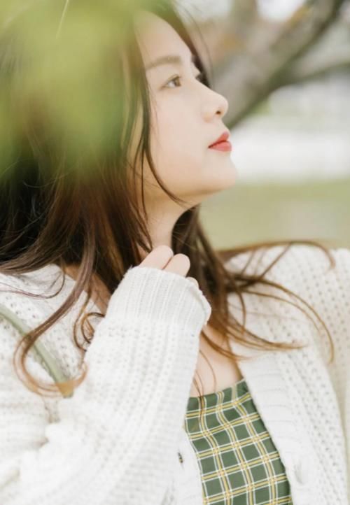 裙子 + 小白鞋，裙子 + 平底鞋，2021巨in组合 ！