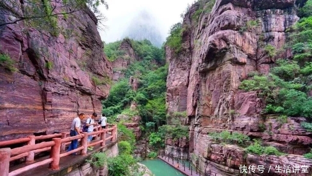 河南新乡5A级景区，青山绿水风景好，适合夏日游