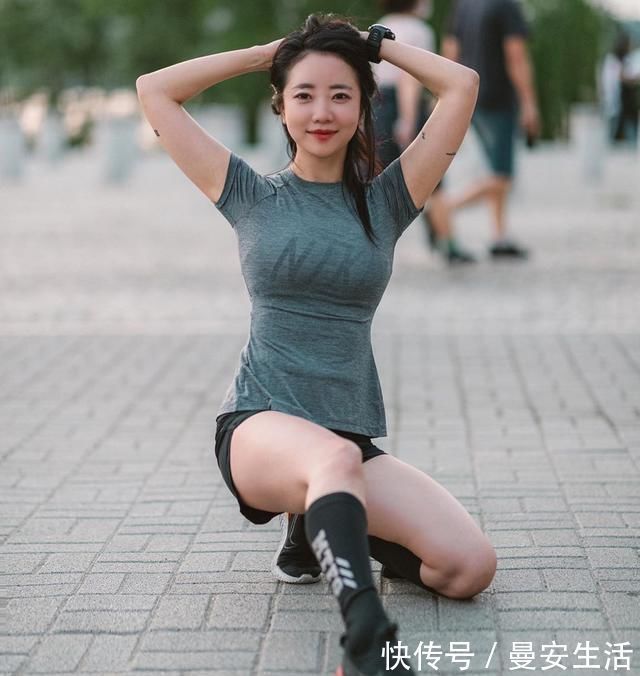 李艾希|姑娘爱跑步,身材很苗条,跟着跑友练力量,身材更好了