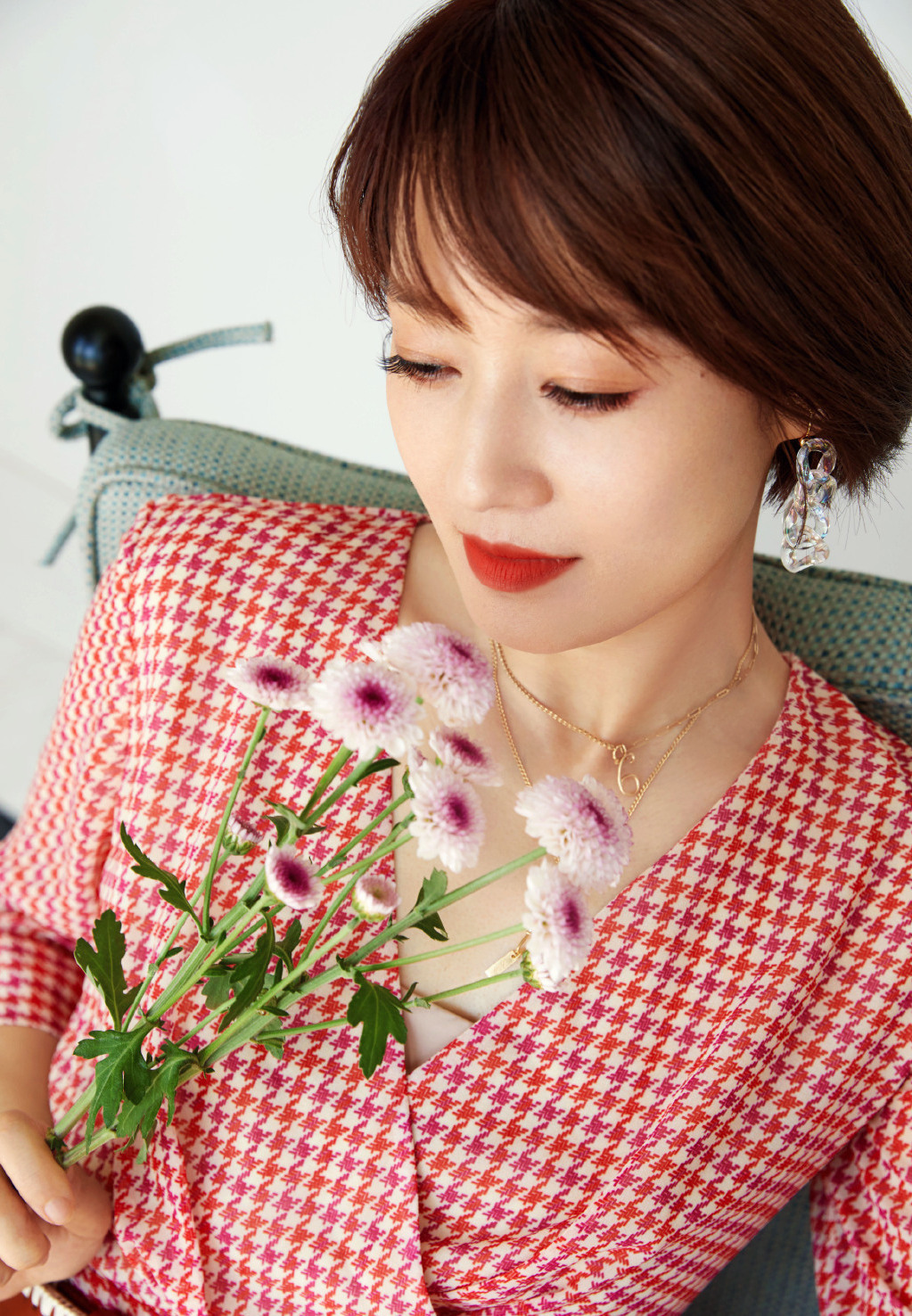 马伊琍穿格子裙也太有味道了吧!减龄又文艺,馋得只想赶紧买一件