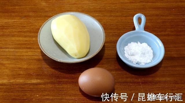 薄片|土豆切成薄片,两片粘一起下锅炸,中间是空心的,比薯片好吃