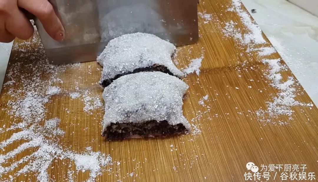 1碗米饭,3勺糯米粉,擀杖一搅,做出创意小零食,比春卷好吃十倍