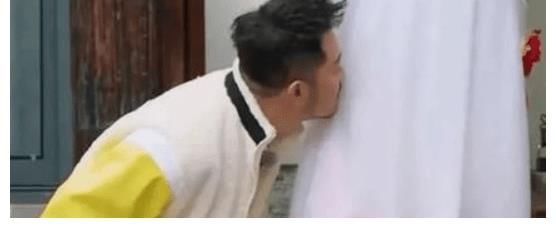 郑凯|《奔跑吧》上演低俗画面，疯狂拍摄嘉宾的臀部，重现猥琐场景