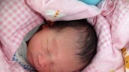 头发|为何有的孩子出生后头发浓密，有的却很稀疏？这些原因宝妈要知道