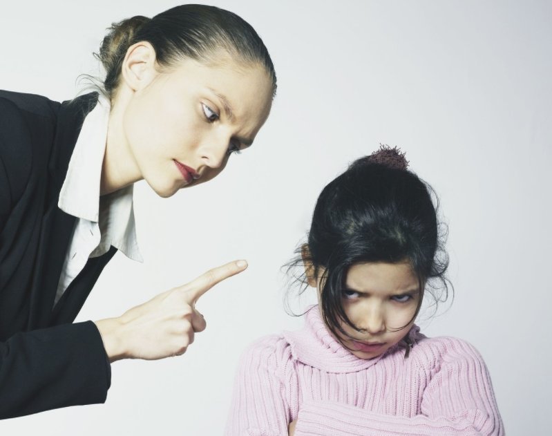 老爸|“年轻老爸”走红,接孩子被误认为是男友,网友孩子妈怎么想