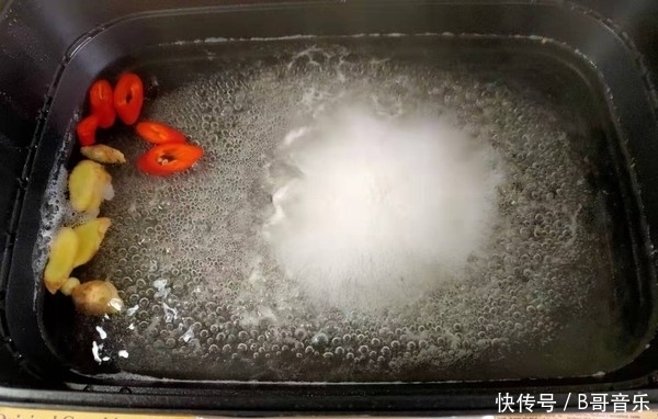  家里条件允许，建议中年女性要多吃这菜，营养不比牛奶差！