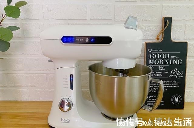 想吃饼干自己在家做，香酥美味，一口一个，比买来的好吃百倍