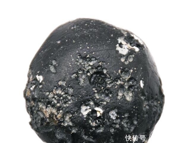 玻璃陨石：一石千金
