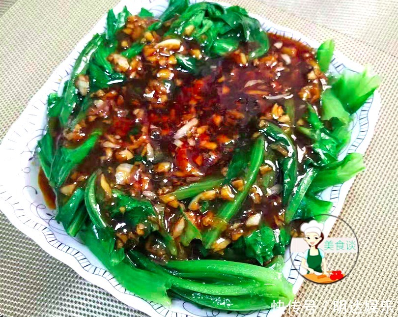 油麦菜别清炒了,学会此做法,清香脆嫩,营养高热量低,简单好吃