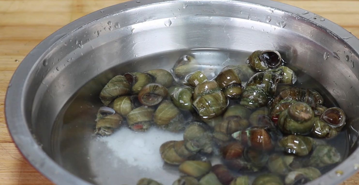 家里有带孔的菜刀，有一种实用效果，我也是刚知道