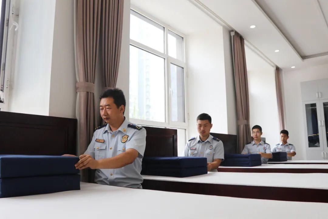  朋友|小编带你了解蓝朋友的在线表情！！