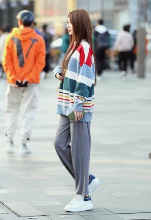 建议千万别扔掉你的“肥肥裤”,学学下面这样穿,立马让你潮炸天