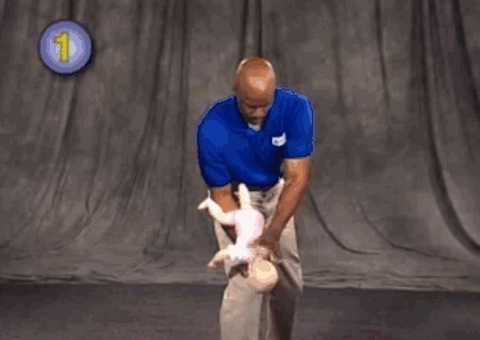 窒息|2岁男童被饼干卡喉咙窒息,送入医院抢救无效,父母只能放弃治疗